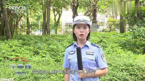 假装路过吃瓜的大爷的视频,揭秘假装路过的趣味瞬间