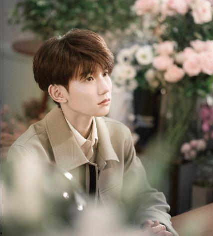 王源吃瓜陆虎叫嫂子视频,兄弟情深，互动甜蜜