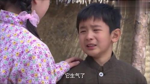 后妈吃瓜带娃视频,温馨日常引发网友热议