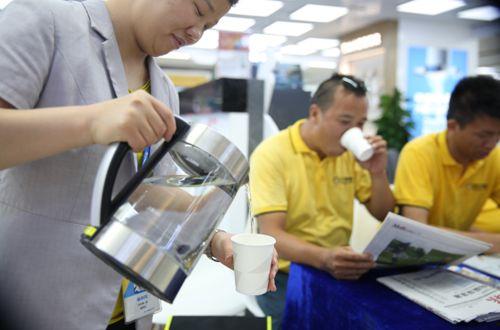 快递员吃瓜视频,揭秘快递员日常趣事