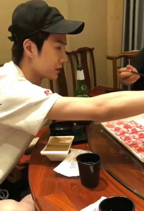 王一博吃瓜肖战视频高清,高清视频揭秘幕后真相