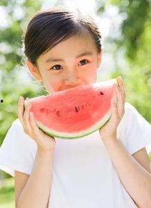 二娃吃瓜视频全集,笑料百出，揭秘娱乐圈幕后故事